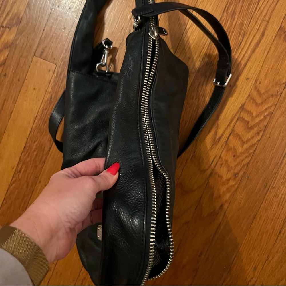 Marc by Marc Jacobs black leather hobo zip crossbody purse zippered EUC shoulder - Picture 5 of 10